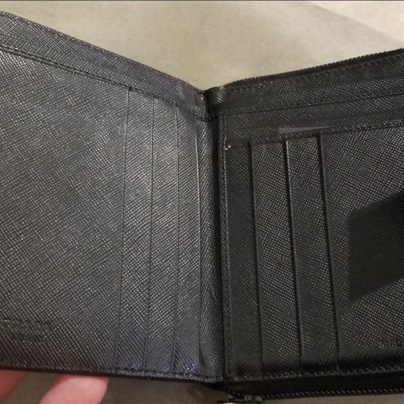 Authentic Prada Tessuto Nylon Wallet - Picture 2 of 7